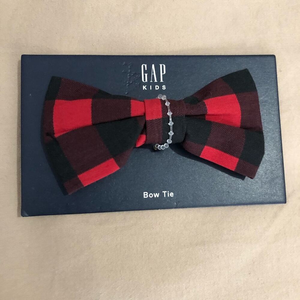 NWT Gap Boy’s Buffalo Plaid Red and Black Clip On Bow Tie